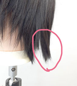 医療用ウィッグのえり足部分の調整カット